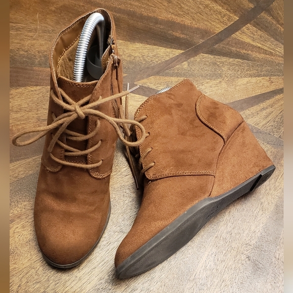 American Rag Womens Baylie Ankle Wedge Boots Sizs 7 - Picture 3 of 10